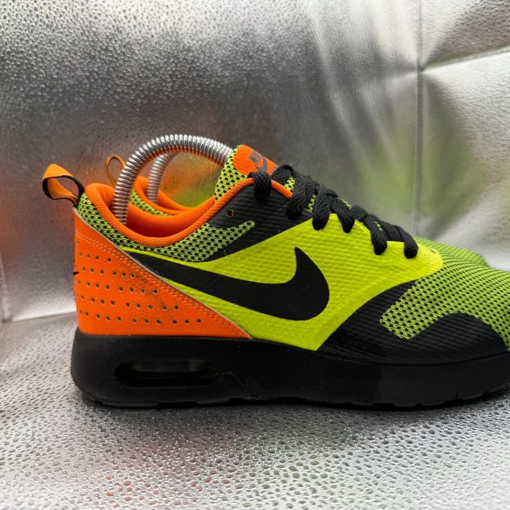 Size 5.5Y Nike Air Max Tavas GS Volt Total Orange Kids‎ Running Shoes 814443-700